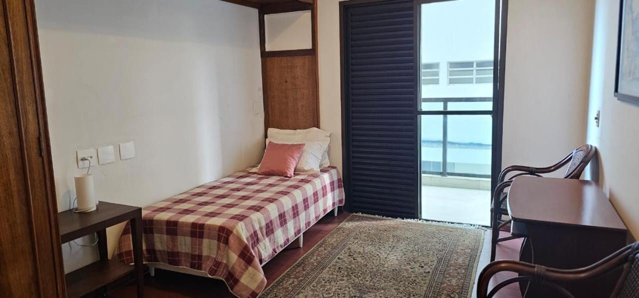 Apartamento Maravilhoso Frente Ao Mar Em Excelente Localizacao